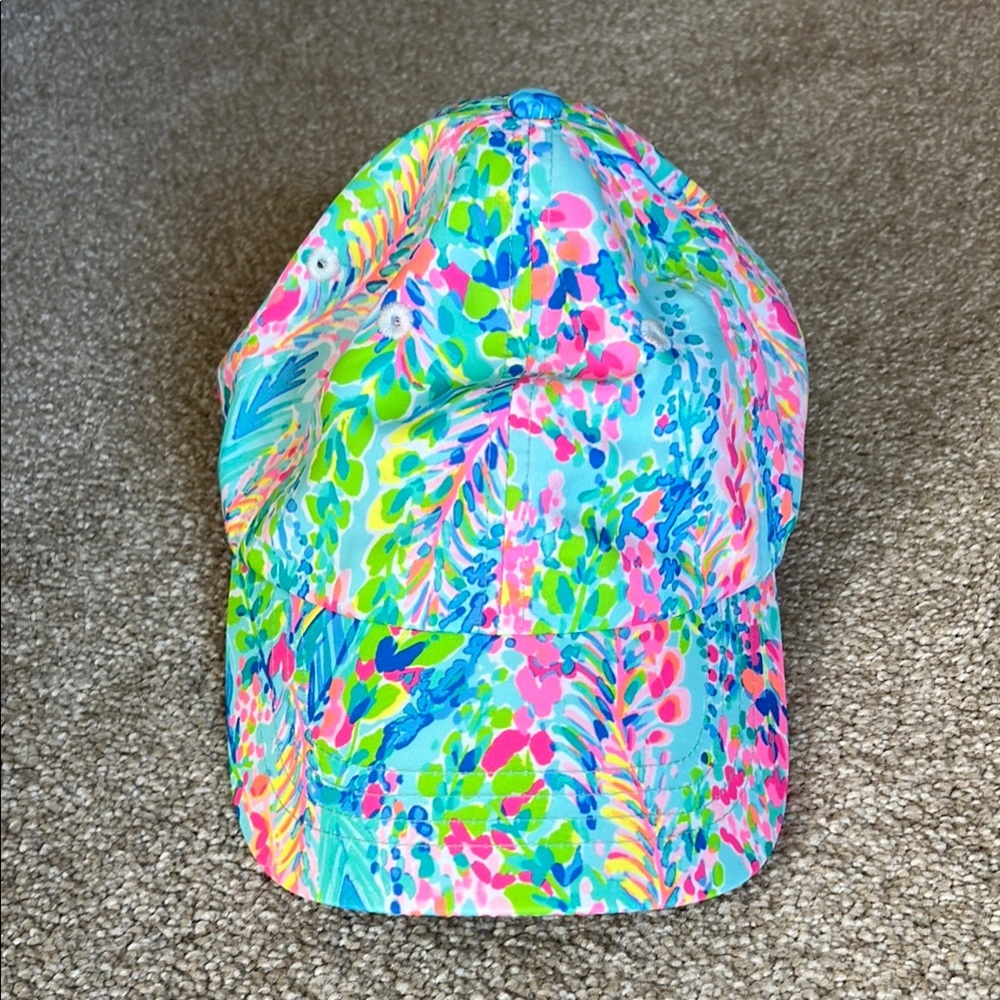 Lilly Pulitzer run around hat. Excellent condition.